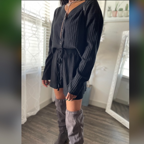 Two Piece Black Ribbed Long Sleeve Shorts Set - Picture 5 of 6